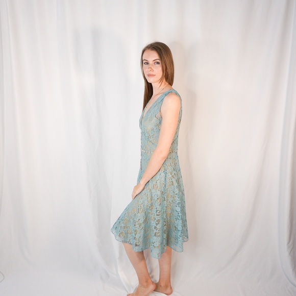 VERA WANG Lavender Label Seafoam Lace Beaded Dress - Picture 4 of 8